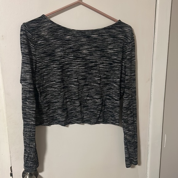 H&M long sleeve - Picture 3 of 3